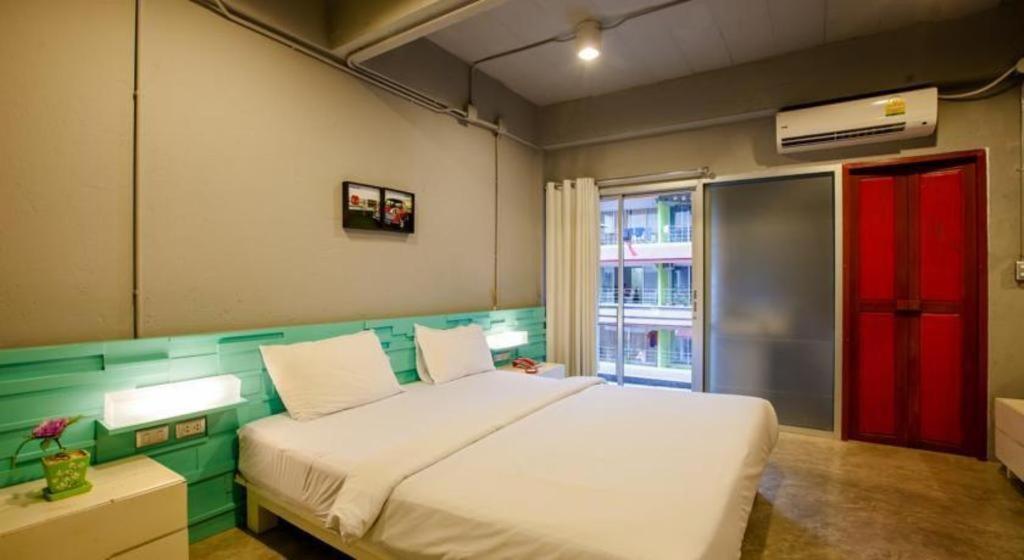 Oyo 292 The Oddy Hip Hotel Patong Kültér fotó
