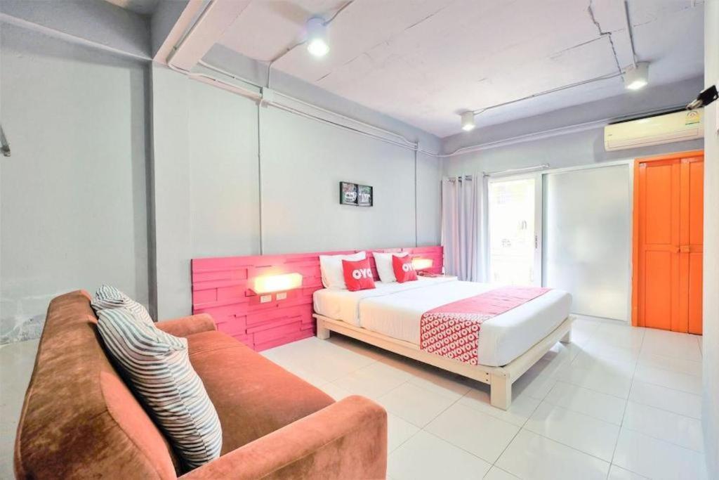 Oyo 292 The Oddy Hip Hotel Patong Kültér fotó