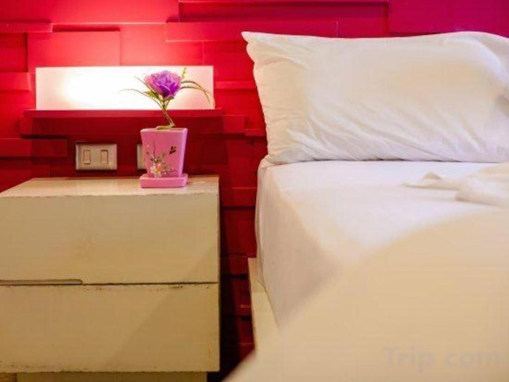 Oyo 292 The Oddy Hip Hotel Patong Kültér fotó