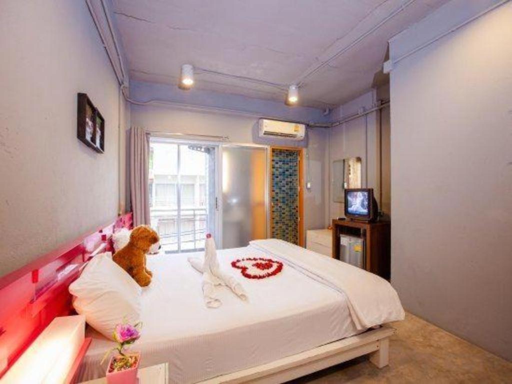 Oyo 292 The Oddy Hip Hotel Patong Kültér fotó