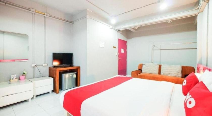 Oyo 292 The Oddy Hip Hotel Patong Kültér fotó