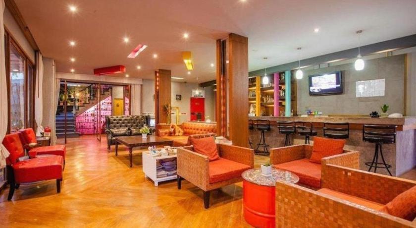 Oyo 292 The Oddy Hip Hotel Patong Kültér fotó