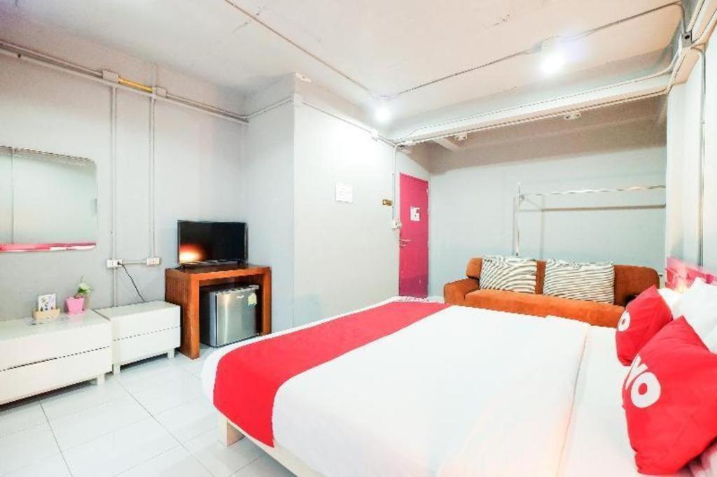 Oyo 292 The Oddy Hip Hotel Patong Kültér fotó