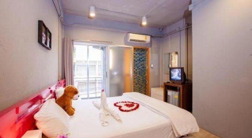 Oyo 292 The Oddy Hip Hotel Patong Kültér fotó